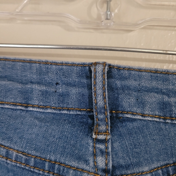 Romeo & Juliet Couture Floral Rainbow Jeans - Picture 6 of 12